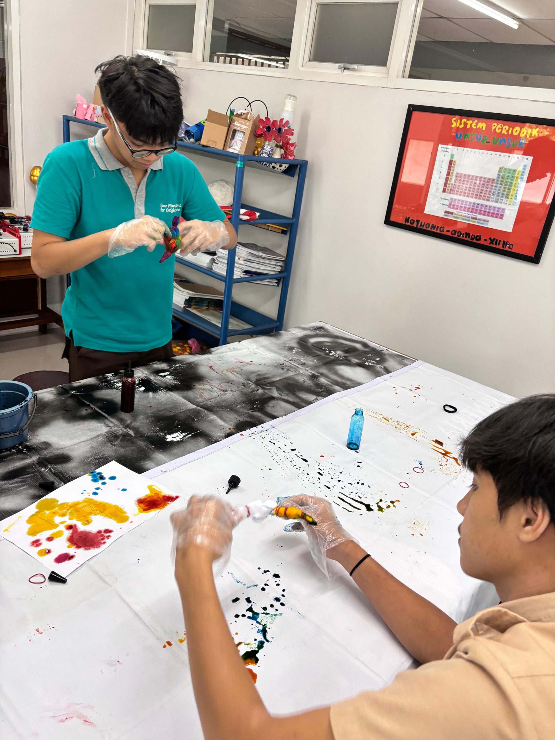 Jual Kain Batik Polos Mori Primisima untuk kegiatan praktek membatik siswa