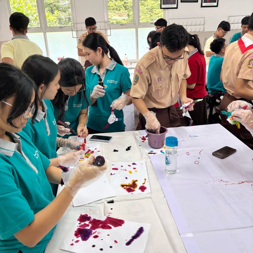 Kain Jumputan Tie Dye dan Pewarna