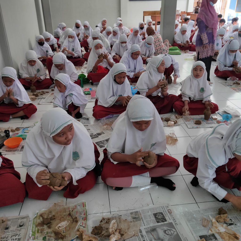 Rekomendasi Toko Kerajinan Tanah Liat Prakarya Terdekat