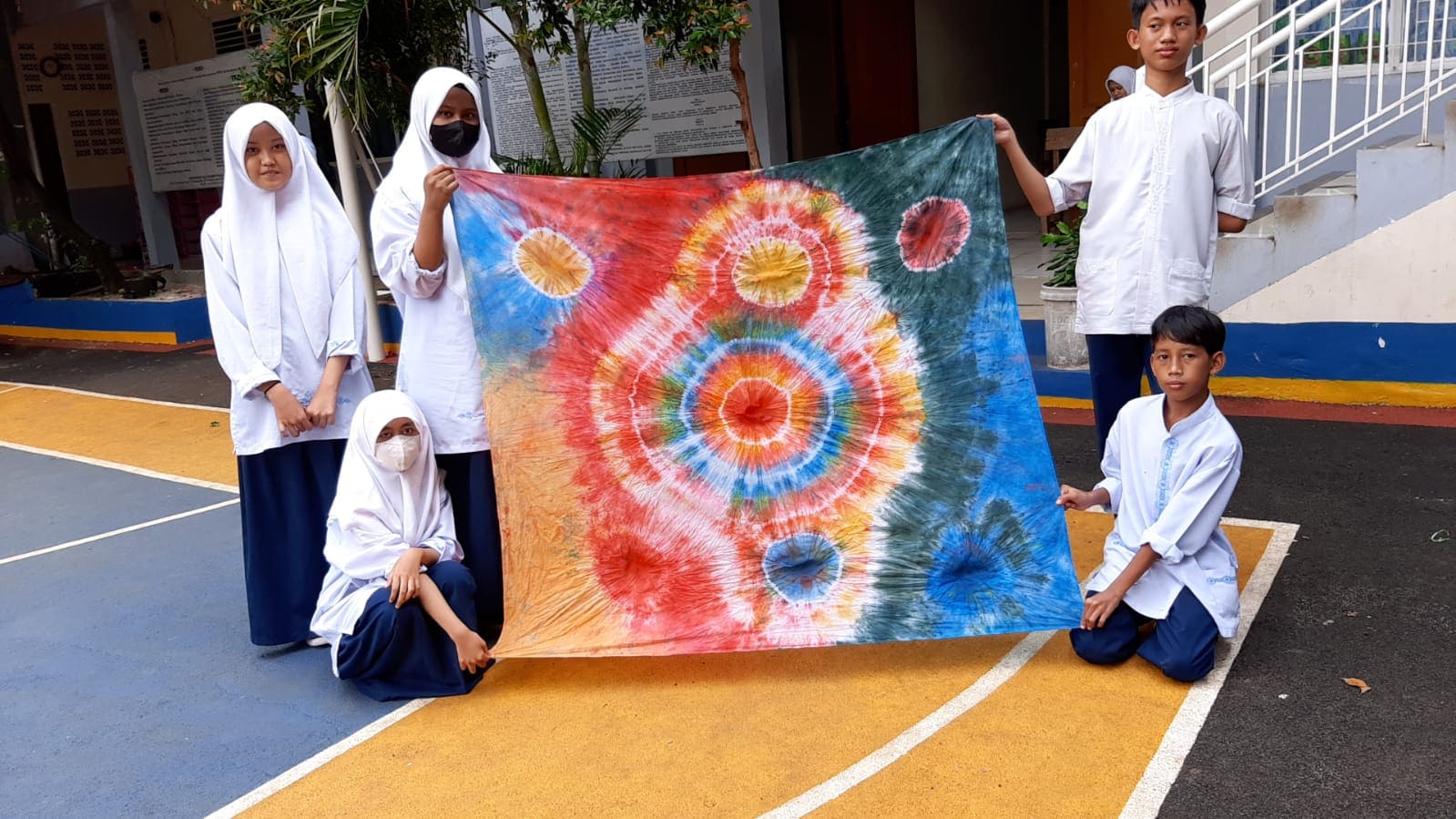 Batik Jumputan dan Perlengkapannya