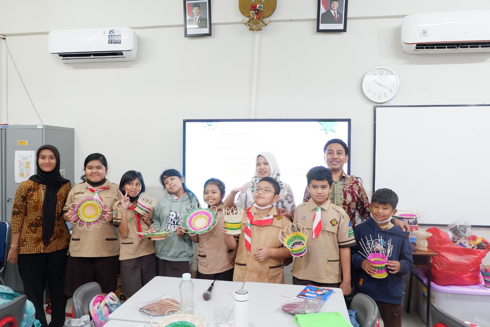 perlengkapan lomba menganyam rotan